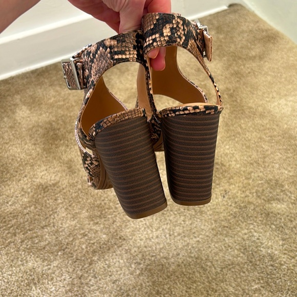 NWT Express Snake Print Block Heel Sandals - Picture 7 of 8